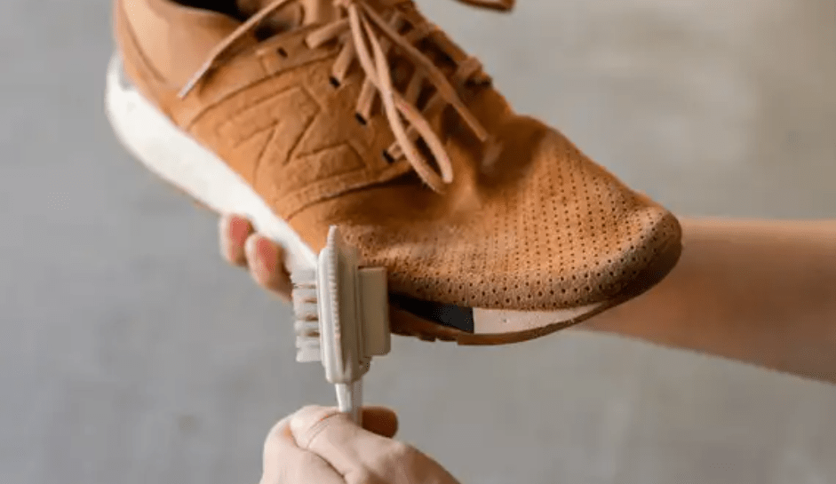 Suede shoe Cleaner with a brush or other products